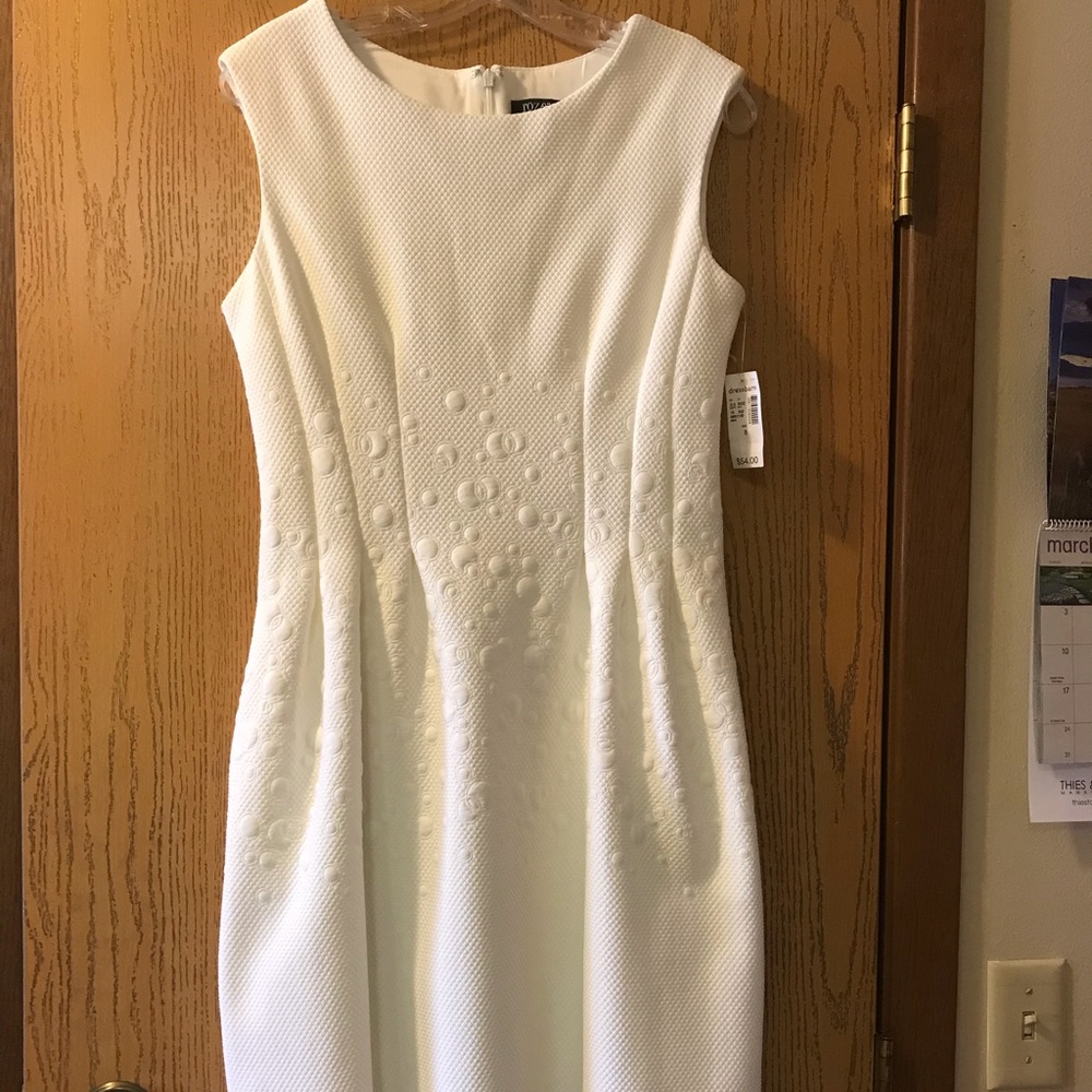 Beautiful semi-structured white dress. Never worn!